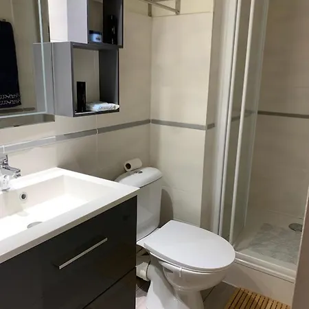Bright Studio Of 20M At 10Min From The Beach ! דירה אגדה